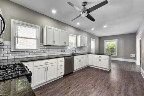 160 Beebe Ave, Elyria, OH 44035 photo 2