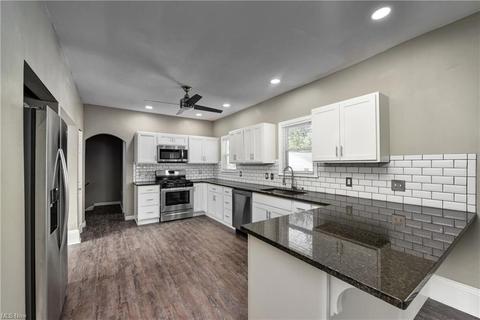 160 Beebe Ave, Elyria, OH 44035 photo 4