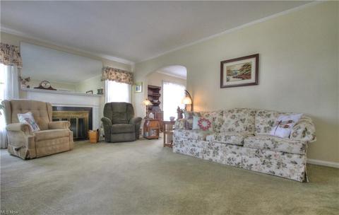 255 E 248th St, Euclid, OH 44123 photo 3