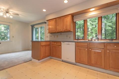 6331 Chase Dr, Mentor, OH 44060 photo 5