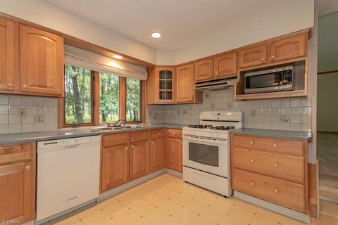 6331 Chase Dr, Mentor, OH 44060 photo 6