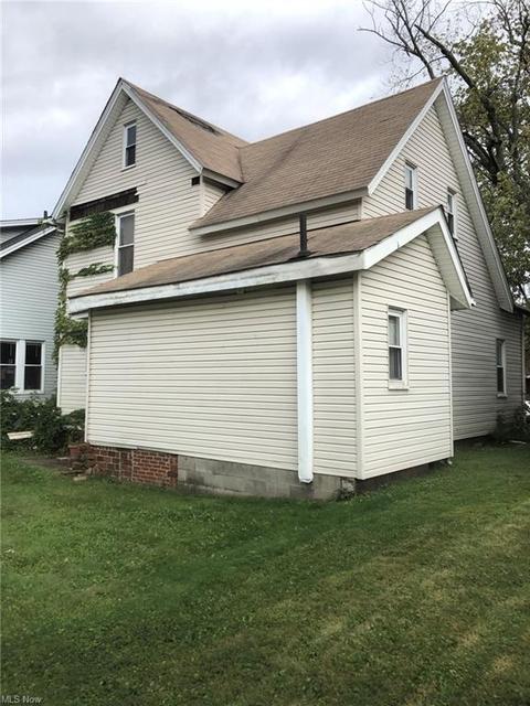 1019 Clarendon Ave NW, Canton, OH 44708 photo 2