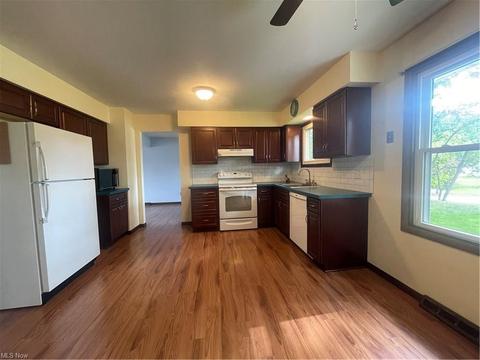 2741 Burden Dr, Parma, OH 44134 photo 7
