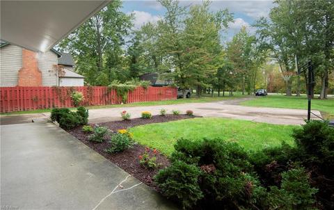 885 Grayton Rd, Berea, OH 44017 photo 3