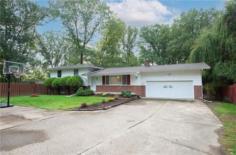 885 Grayton Rd, Berea, OH 44017 photo 2
