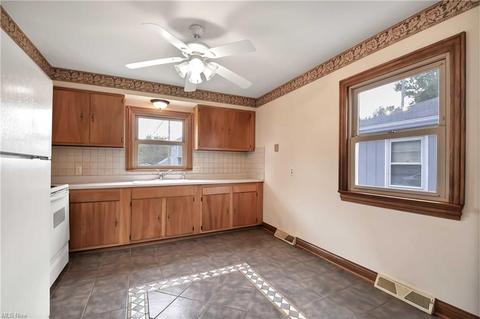 204 Bellfield Ave, Elyria, OH 44035 photo 12