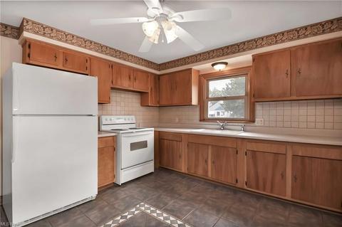 204 Bellfield Ave, Elyria, OH 44035 photo 10