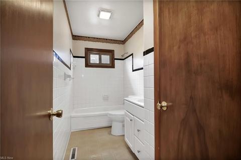 204 Bellfield Ave, Elyria, OH 44035 photo 14