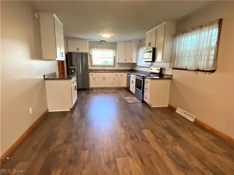 229 W Main St, Barnesville, OH 43713 photo 13