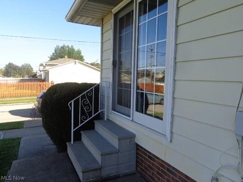 3202 Hetzel Dr, Parma, OH 44134 photo 9