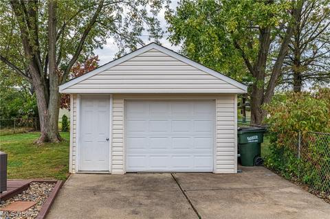 1754 Eldon Dr, Wickliffe, OH 44092 photo 5