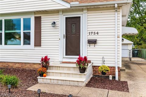 1754 Eldon Dr, Wickliffe, OH 44092 photo 2