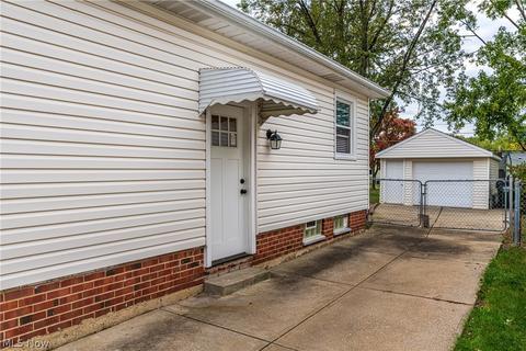 1754 Eldon Dr, Wickliffe, OH 44092 photo 4