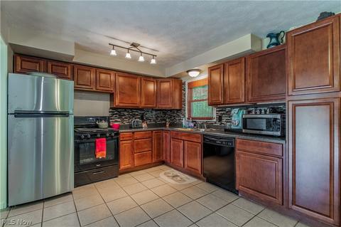 1803 Pleasantview Ave, Ashtabula, OH 44004 photo 3