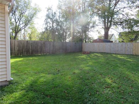 140 Spruce St, Elyria, OH 44035 photo 8