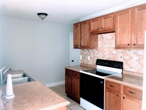 1042 Elk Dr, Ashtabula, OH 44004 photo 8