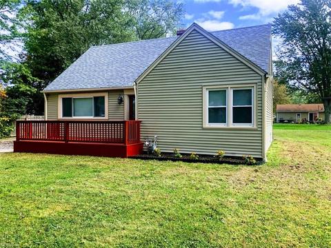 1042 Elk Dr, Ashtabula, OH 44004 photo 2