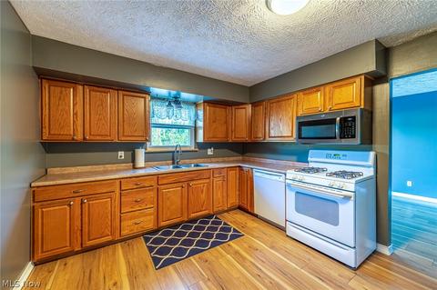 8578 Fromes Ave NE, Canton, OH 44721 photo 7