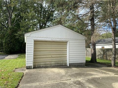 451 Eighth St, Struthers, OH 44471 photo 3