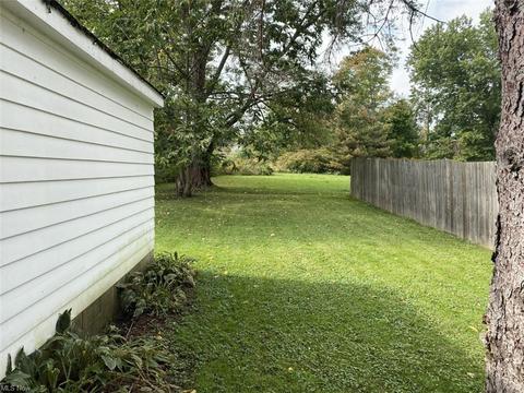 451 Eighth St, Struthers, OH 44471 photo 4