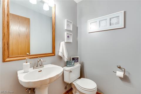 264 E Mohawk Dr, Malvern, OH 44644 photo 21