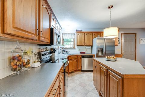 264 E Mohawk Dr, Malvern, OH 44644 photo 10