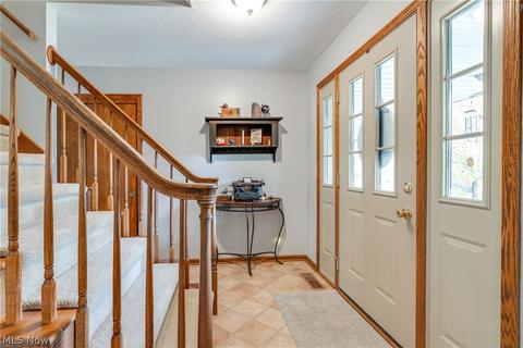 264 E Mohawk Dr, Malvern, OH 44644 photo 5