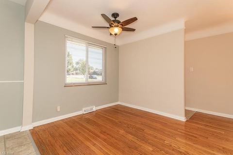 1324 Maple Dr, Parma, OH 44134 photo 7