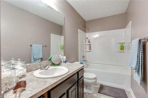 3830 E Parkside Cir, Lorain, OH 44053 photo 23