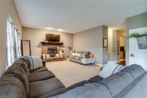 3830 E Parkside Cir, Lorain, OH 44053 photo 11