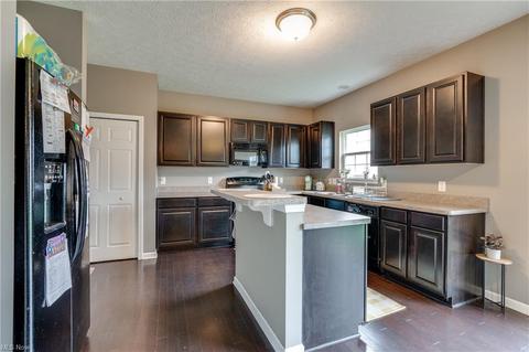 3830 E Parkside Cir, Lorain, OH 44053 photo 14