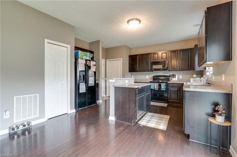 3830 E Parkside Cir, Lorain, OH 44053 photo 12