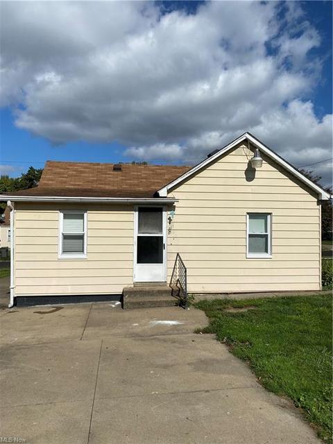 665 Devitt Ave, Campbell, OH 44405 photo 4