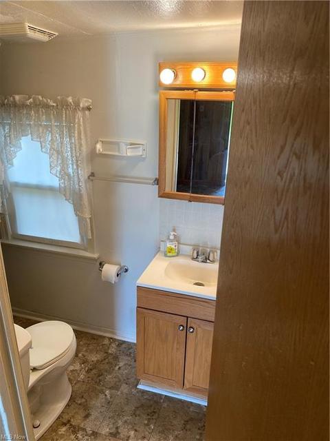 665 Devitt Ave, Campbell, OH 44405 photo 10