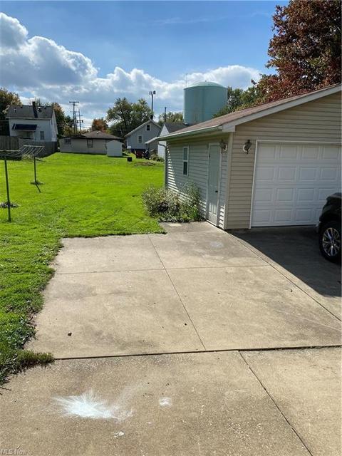 665 Devitt Ave, Campbell, OH 44405 photo 5