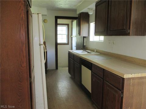807 E Waterloo Rd, Akron, OH 44306 photo 6