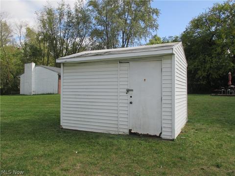 807 E Waterloo Rd, Akron, OH 44306 photo 9