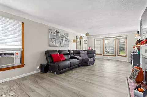 424 Randall Rd, Elyria, OH 44035 photo 6