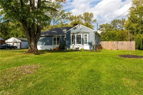 424 Randall Rd, Elyria, OH 44035 photo 2