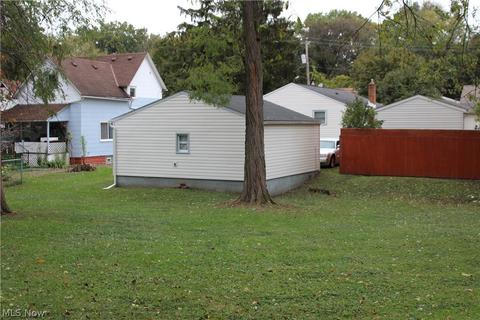 706 Evans Ave, Akron, OH 44310 photo 3