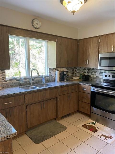 1425 Debra Dr, Ashtabula, OH 44004 photo 3