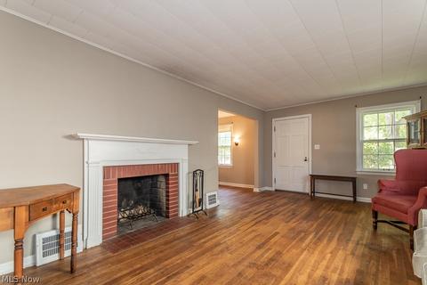 327 E 210th St, Euclid, OH 44123 photo 2
