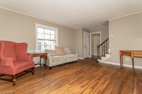 327 E 210th St, Euclid, OH 44123 photo 8