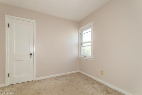 327 E 210th St, Euclid, OH 44123 photo 4
