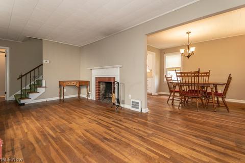 327 E 210th St, Euclid, OH 44123 photo 9