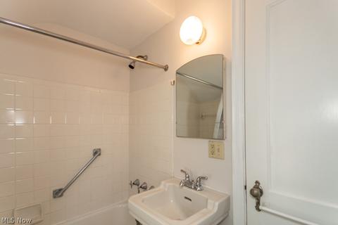 327 E 210th St, Euclid, OH 44123 photo 6