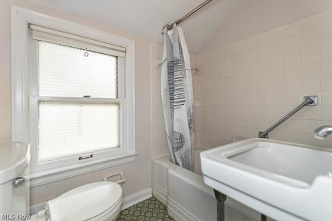 327 E 210th St, Euclid, OH 44123 photo 5