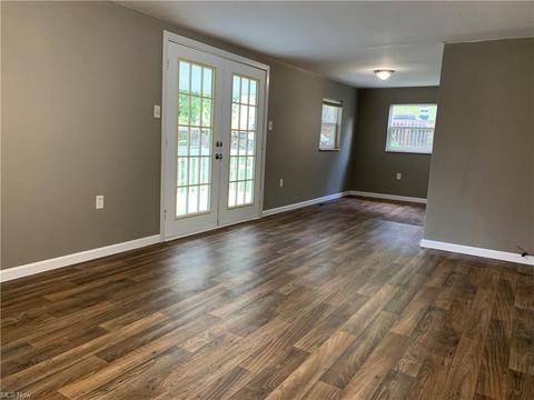 122 E Main St E, Ripley, WV 25271 photo 9