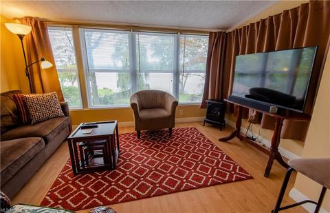 657 Fruit Dr, Akron, OH 44319 photo 7