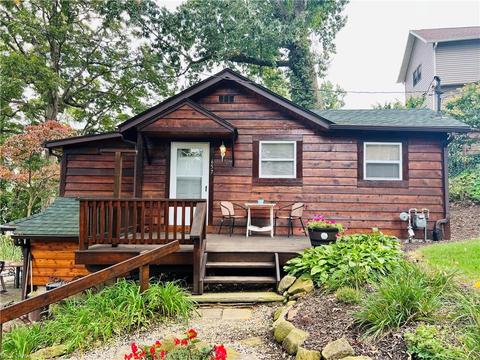 657 Fruit Dr, Akron, OH 44319 photo 1